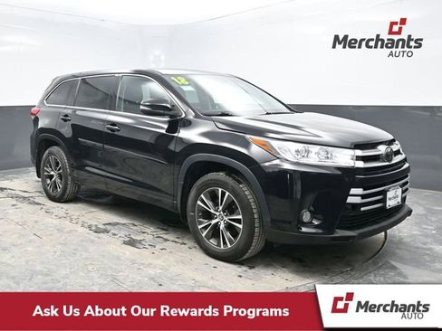 Used 2018 Toyota Highlander LE image 1