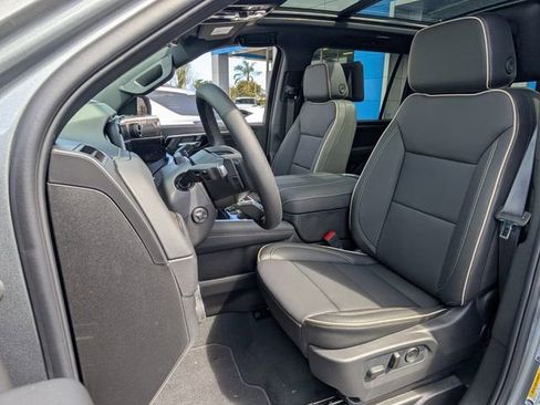New 2026 Chevrolet Suburban Premier AWD/4WD image 4