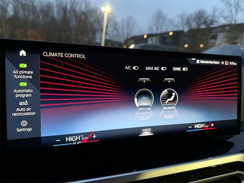 Used 2023 BMW i4 eDrive35 image 17