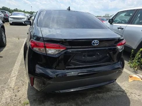 Used 2021 Toyota Corolla LE FWD image 5
