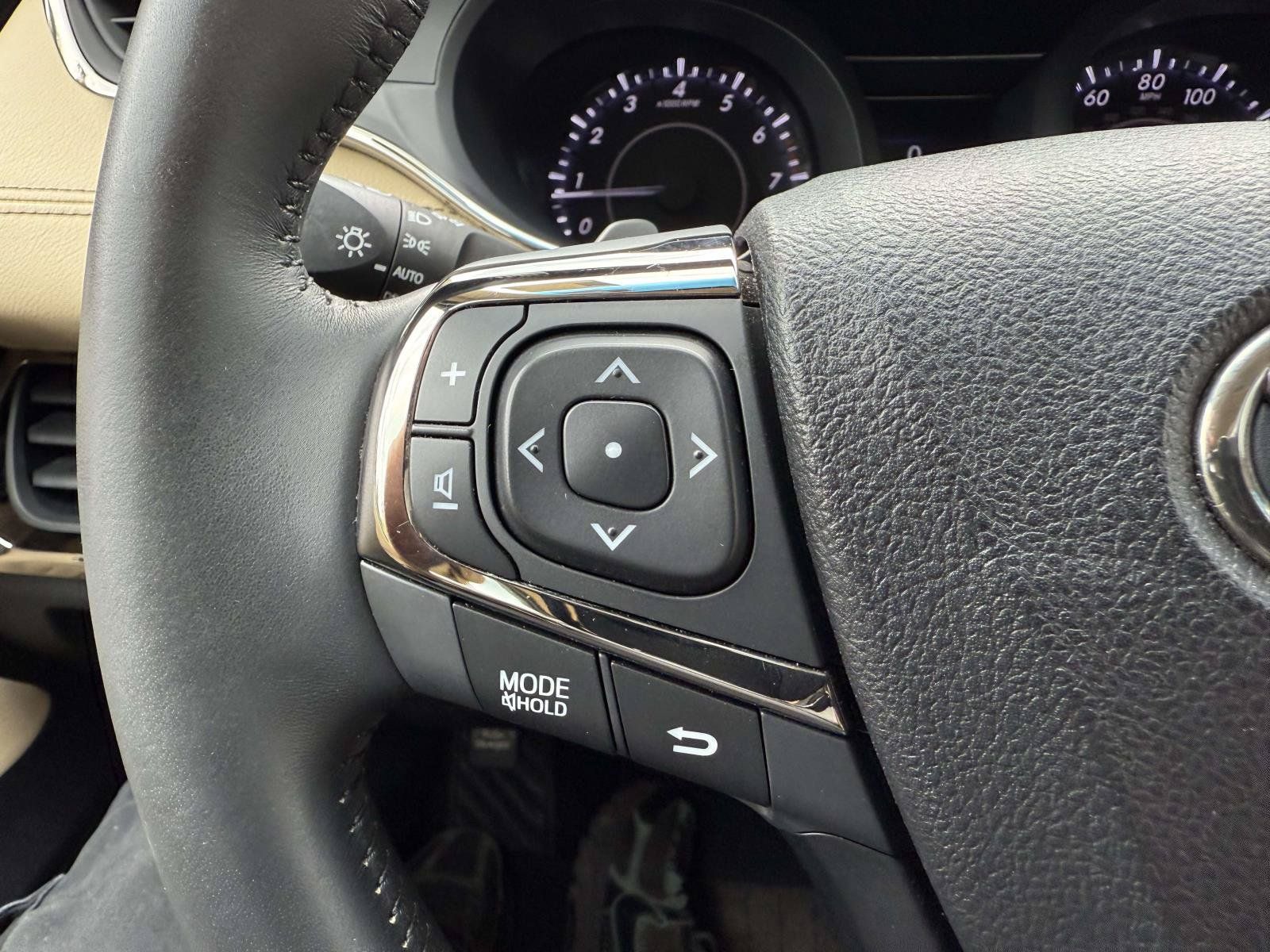 Used 2016 Toyota Avalon Limited FWD image 22