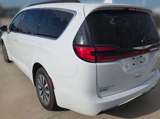 Used 2022 Chrysler Pacifica Touring-L FWD video 3