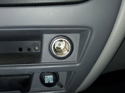 Used 2005 Ford Taurus SE FWD image 31