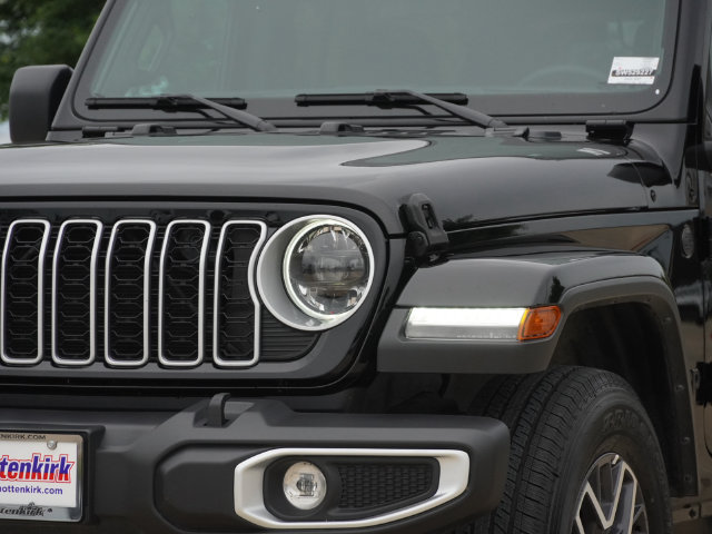 Used 2025 Jeep Wrangler Unlimited Sahara AWD/4WD image 7