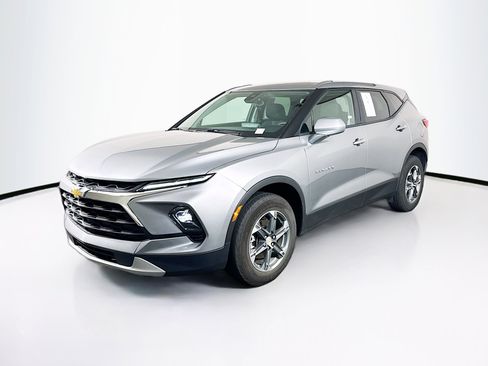 Used 2025 Chevrolet Blazer LT FWD image 3