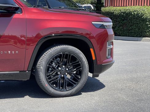 New 2026 Jeep Grand Wagoneer Limited AWD/4WD image 10