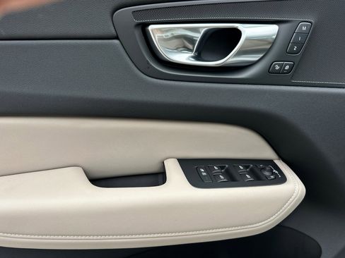 New 2026 Volvo XC60 T8 Plus w/ Climate Package PRO AWD/4WD image 9