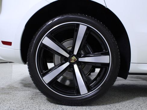 Used 2022 Porsche Macan AWD/4WD image 8