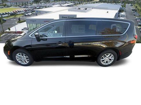 New 2026 Chrysler Pacifica Select image 8