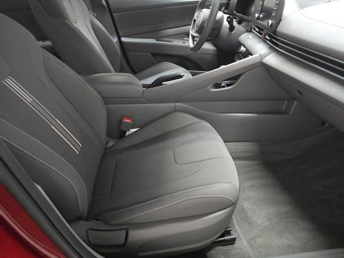Used 2025 Hyundai Elantra Sport image 25