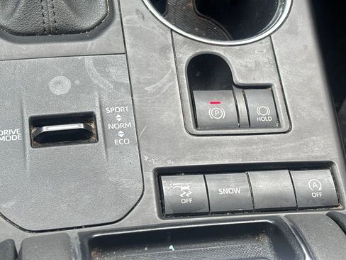 Used 2022 Toyota Highlander XLE FWD image 15