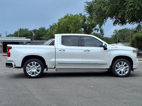 Used 2023 Chevrolet Silverado 1500 High Country w/ High Country Premium Package AWD/4WD image 3