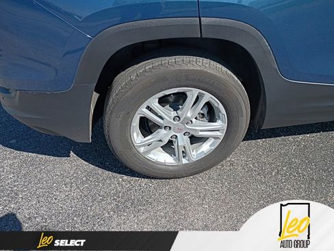 Used 2024 GMC Terrain SLE w/ Driver Convenience Package image 8