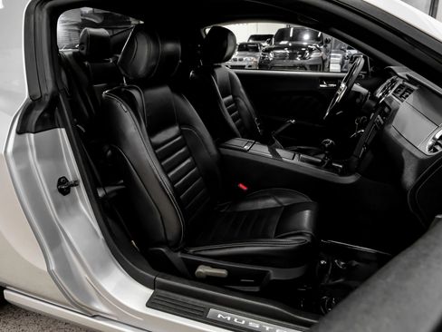 Used 2013 Ford Mustang GT Premium w/ Comfort Pkg RWD image 40