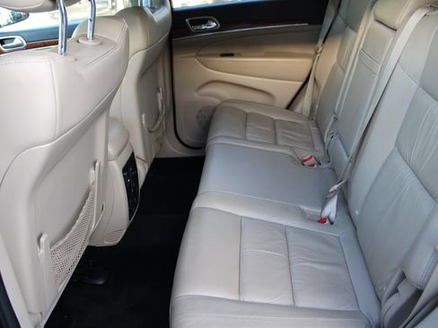 Used 2013 Jeep Grand Cherokee Limited image 20