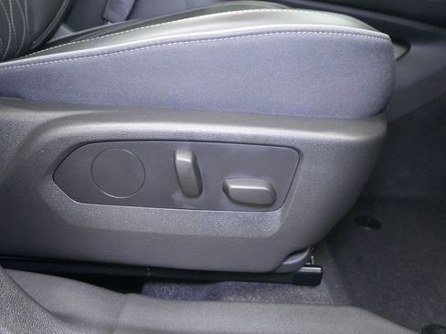Used 2022 Buick Envision Avenir w/ Technology Package II FWD image 35