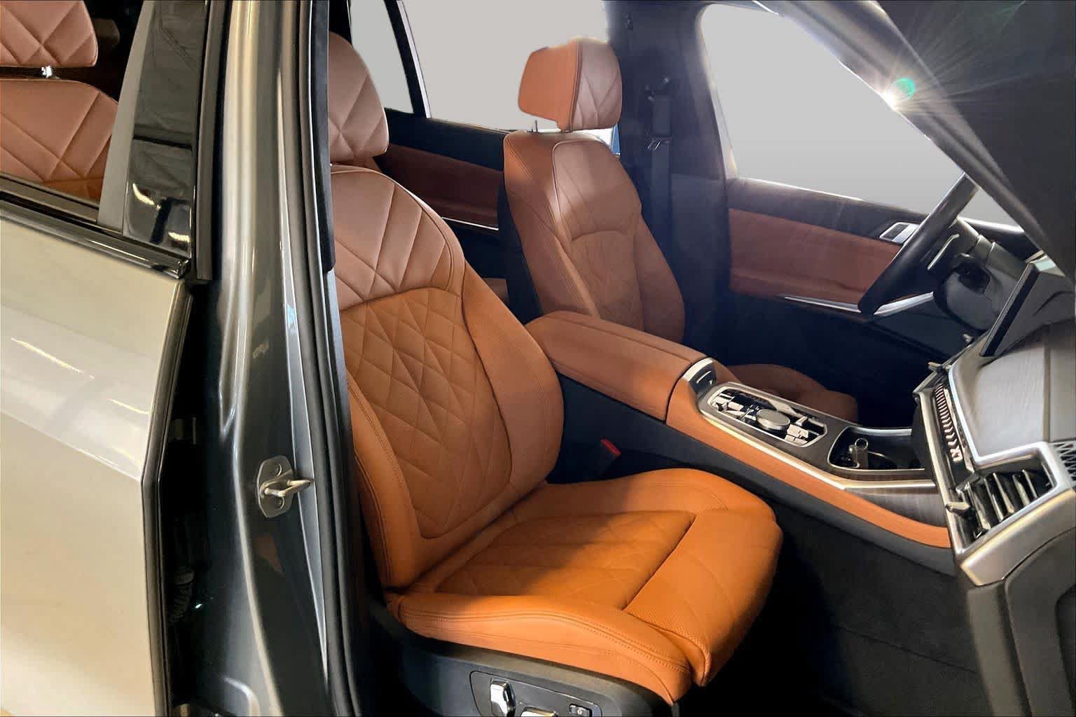 Used 2024 BMW X7 xDrive40i w/ M Sport Package AWD/4WD image 8
