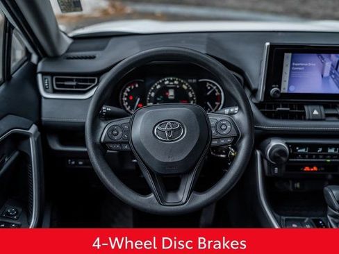Used 2024 Toyota RAV4 LE AWD/4WD image 32