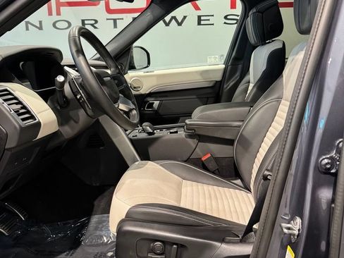 Used 2024 Land Rover Discovery Dynamic SE AWD/4WD image 12