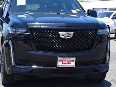 Used 2022 Cadillac Escalade ESV Sport AWD/4WD image 4
