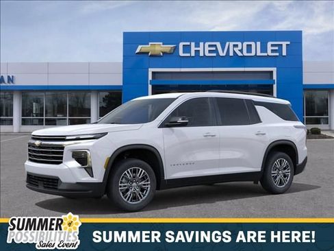 New 2026 Chevrolet Traverse LT w/ Driver Confidence Package AWD/4WD image 2