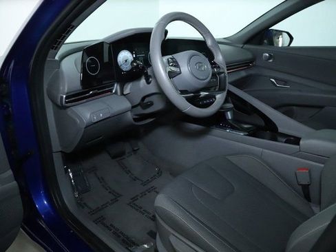 Certified 2024 Hyundai Elantra SEL w/ Convenience Package image 17