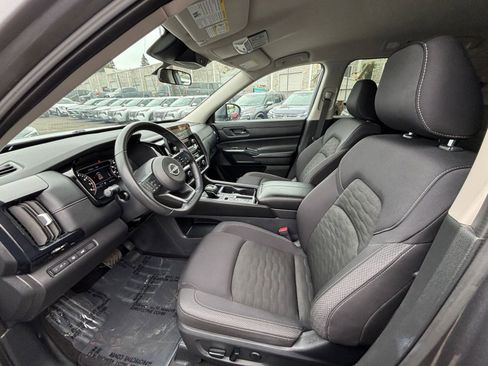 Used 2025 Nissan Pathfinder SV image 29