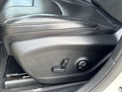 Used 2019 Jeep Cherokee Overland w/ Technology Group image 27