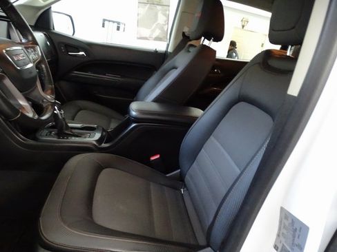 Certified 2022 GMC Canyon AT4 image 2