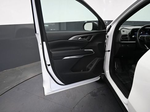 Used 2024 Chevrolet Traverse LT FWD image 25