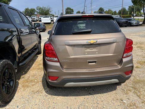 Used 2018 Chevrolet Trax LT w/ LT Convenience Package FWD image 7