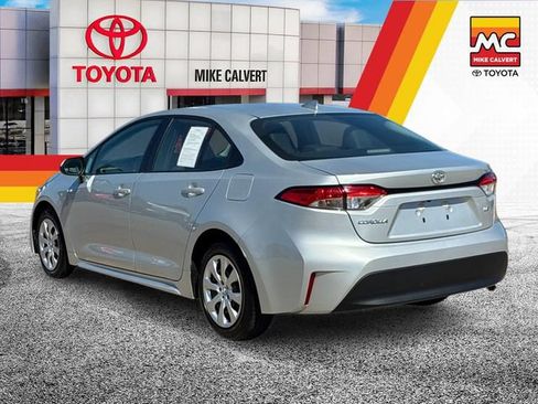 Certified 2025 Toyota Corolla LE FWD image 3