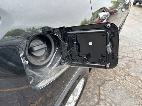 Used 2018 Nissan Rogue SV AWD/4WD image 21