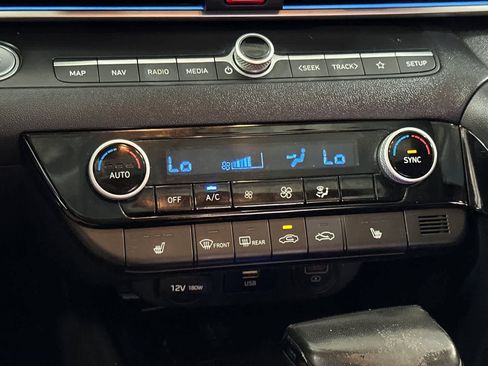 Used 2021 Hyundai Elantra Limited FWD image 22