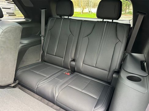 New 2026 Cadillac Vistiq Sport image 17