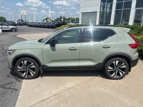 Used 2024 Volvo XC40 B5 Plus w/ Protection Package Premier AWD/4WD image 9
