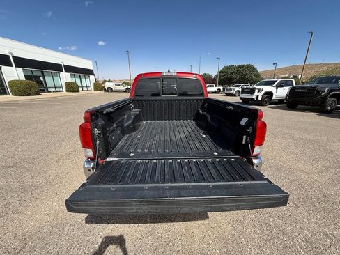 Used 2016 Toyota Tacoma SR5 w/ SR5 Appearance Package (DN) AWD/4WD image 19