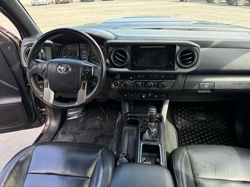 Used 2019 Toyota Tacoma SR5 AWD/4WD image 15