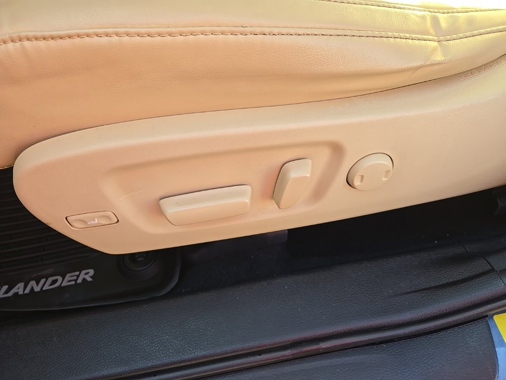 Used 2019 Toyota Highlander XLE FWD image 37