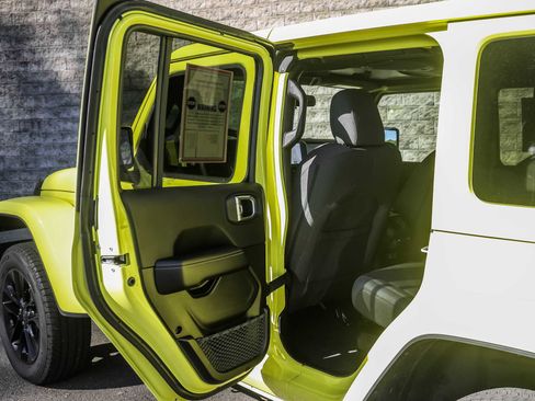 Used 2024 Jeep Wrangler Unlimited Sahara image 20