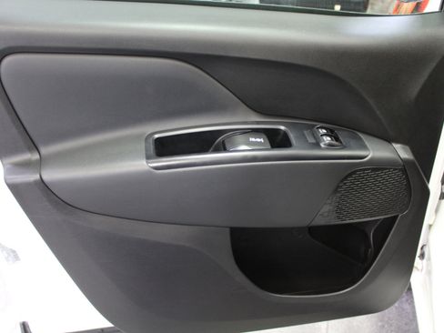 Used 2019 RAM ProMaster City Tradesman SLT image 17