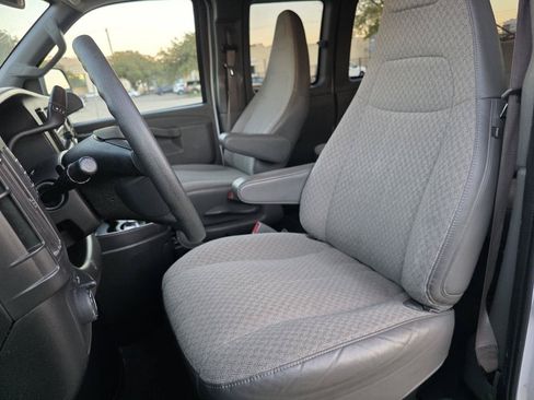 Used 2018 Chevrolet Express 3500 LT w/ LT Preferred Equipment Group RWD image 20