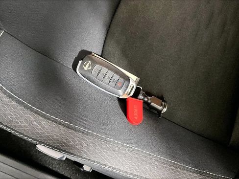 Used 2025 Nissan Pathfinder SV FWD image 10