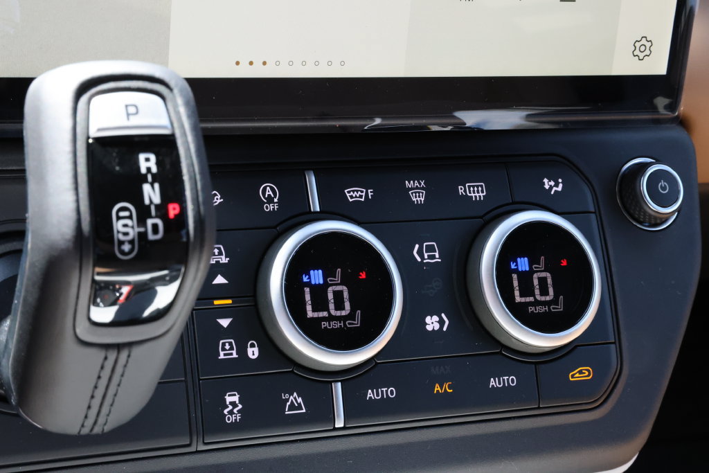 New 2026 Land Rover Defender 110 X-Dynamic SE AWD/4WD image 25