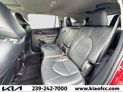 Used 2022 Toyota Highlander XLE image 22