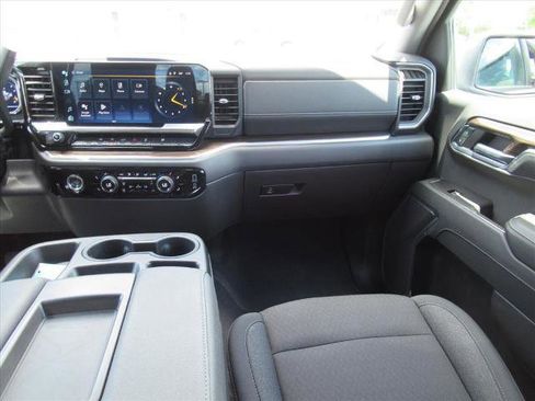 Used 2024 Chevrolet Silverado 1500 LT AWD/4WD image 14