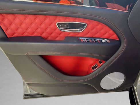 Certified 2022 Bentley Bentayga image 26