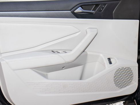 Used 2023 Volkswagen Jetta SE image 10