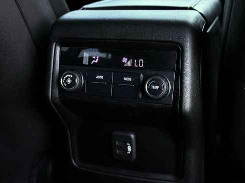 Used 2019 GMC Acadia SLE FWD image 28