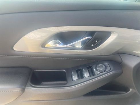 Used 2022 Chevrolet Traverse LT AWD/4WD image 7